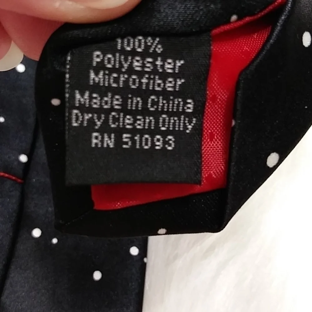 Hallmark‎ Freezing Reindeer Tie